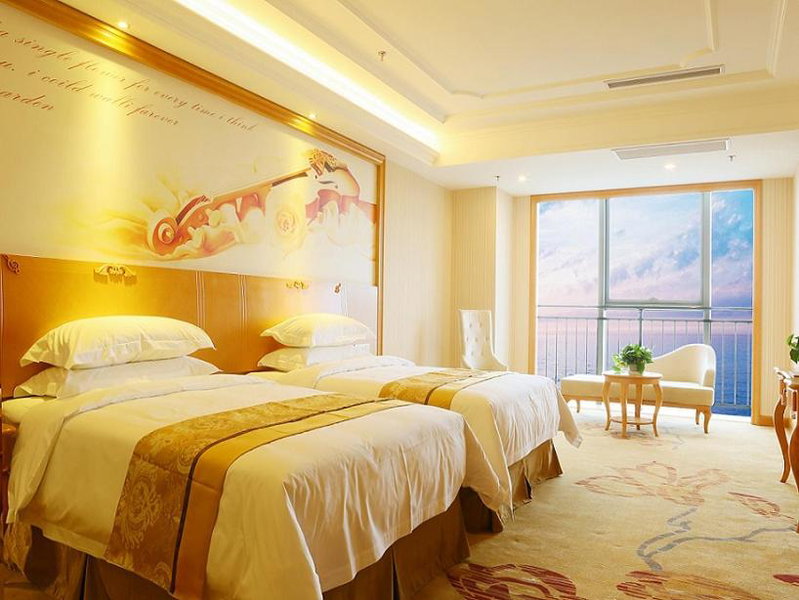 Vienna International Hotel Yantai Changjiang Road Xingyi Square Branch, Yantai, China