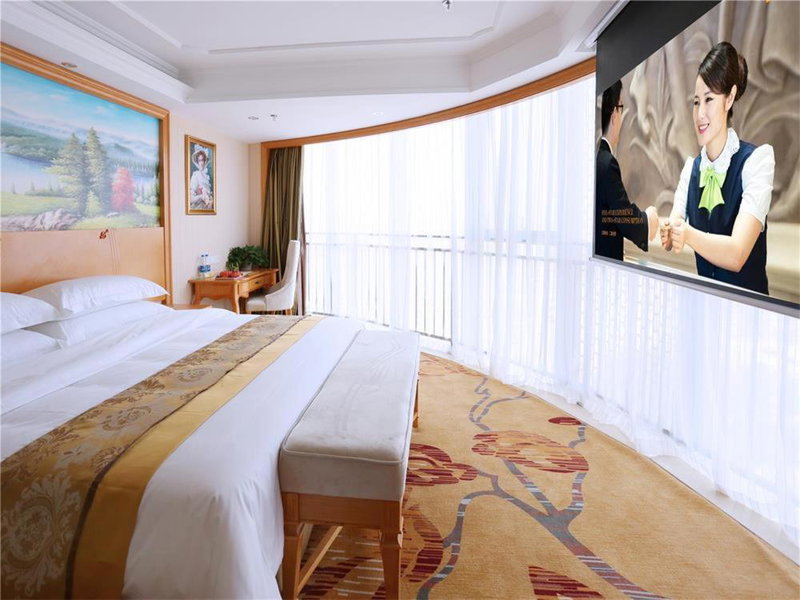 Vienna International Hotel Yantai Changjiang Road Xingyi Square Branch, Yantai, China