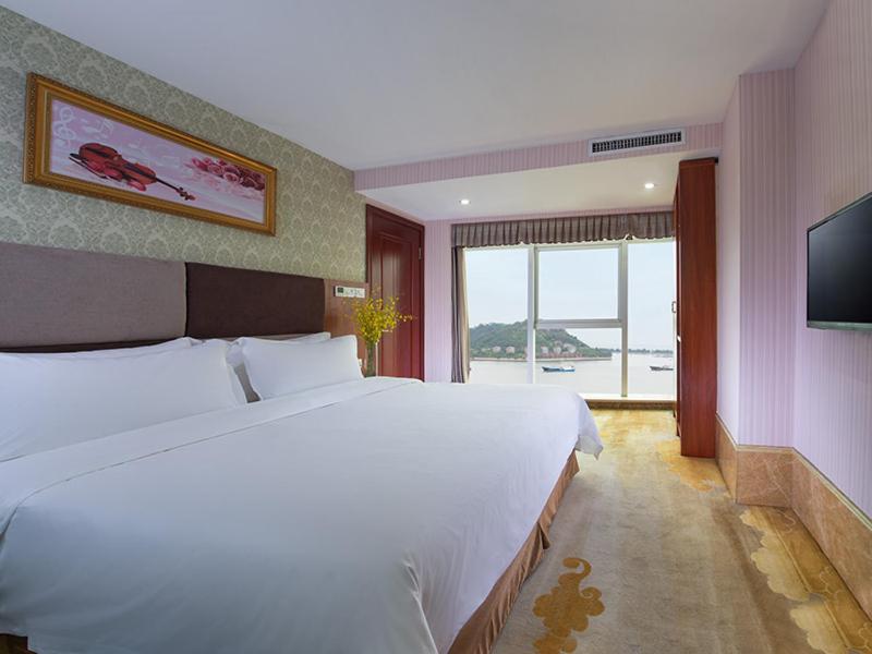 Vienna Hotel Guangdong Shanwei Feicui Bay, Shanwei, China