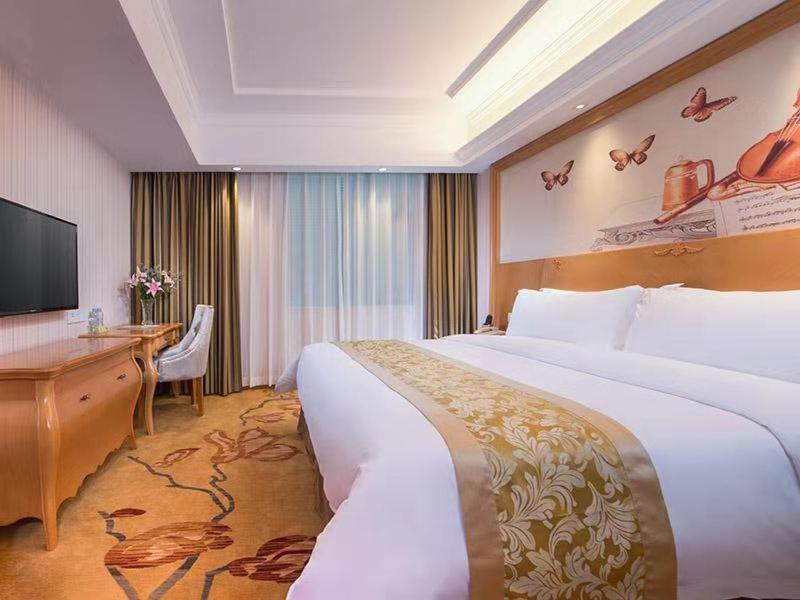 Vienna Hotel Guangdong Zhongshan Tanzhou, Zhongshan, China