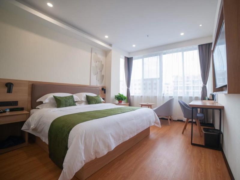GreenTree Inn Express Hotel Suzhou Zhangjianggang Free Trade Zone Central Plaza, Китай