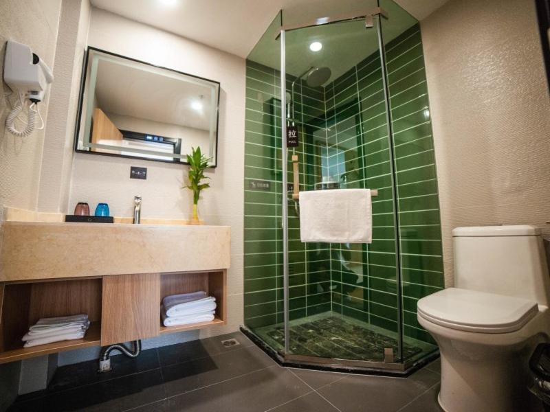 GreenTree Inn Express Hotel Suzhou Zhangjianggang Free Trade Zone Central Plaza, Zhangjiagang, China