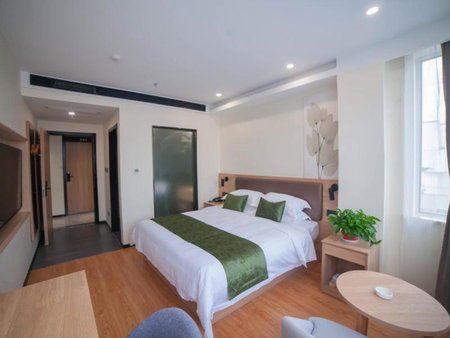 GreenTree Inn Express Hotel Suzhou Zhangjianggang Free Trade Zone Central Plaza, Zhangjiagang, China