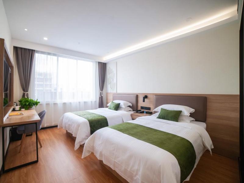 GreenTree Inn Express Hotel Suzhou Zhangjianggang Free Trade Zone Central Plaza, Zhangjiagang, China