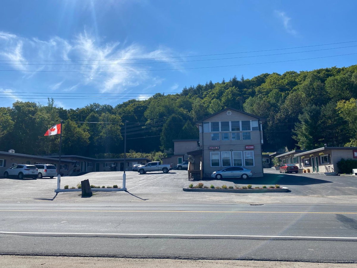 Silver Maple Motel, Canada