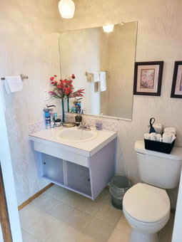 The Dewberry Homestay B&B, Edmonton, Canada