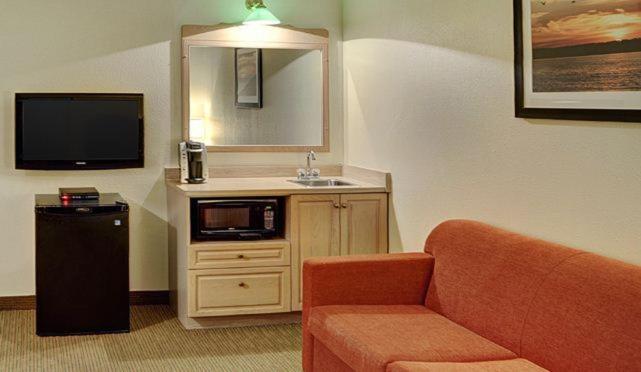 Thompson's Best Value Inn & Suites, Thompson, Canada