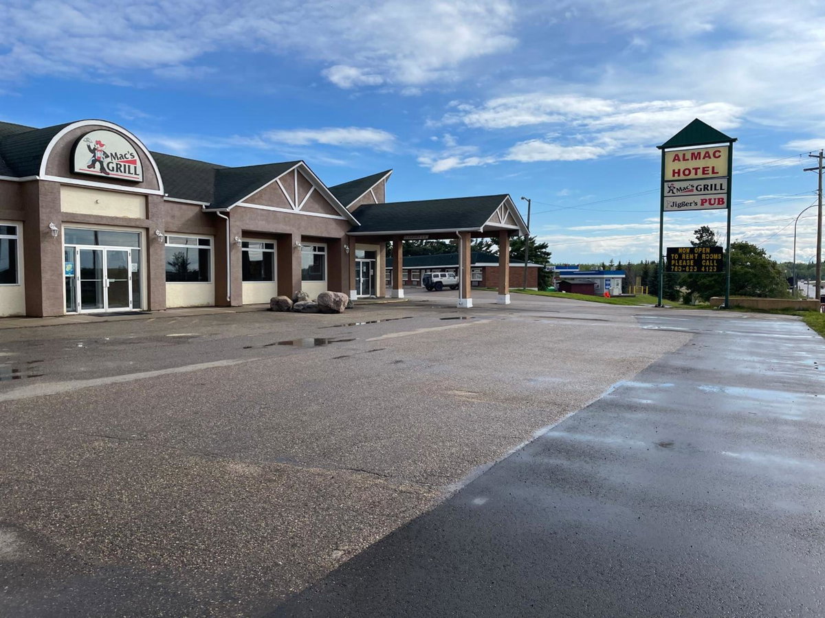 Almac Hotel, Canada