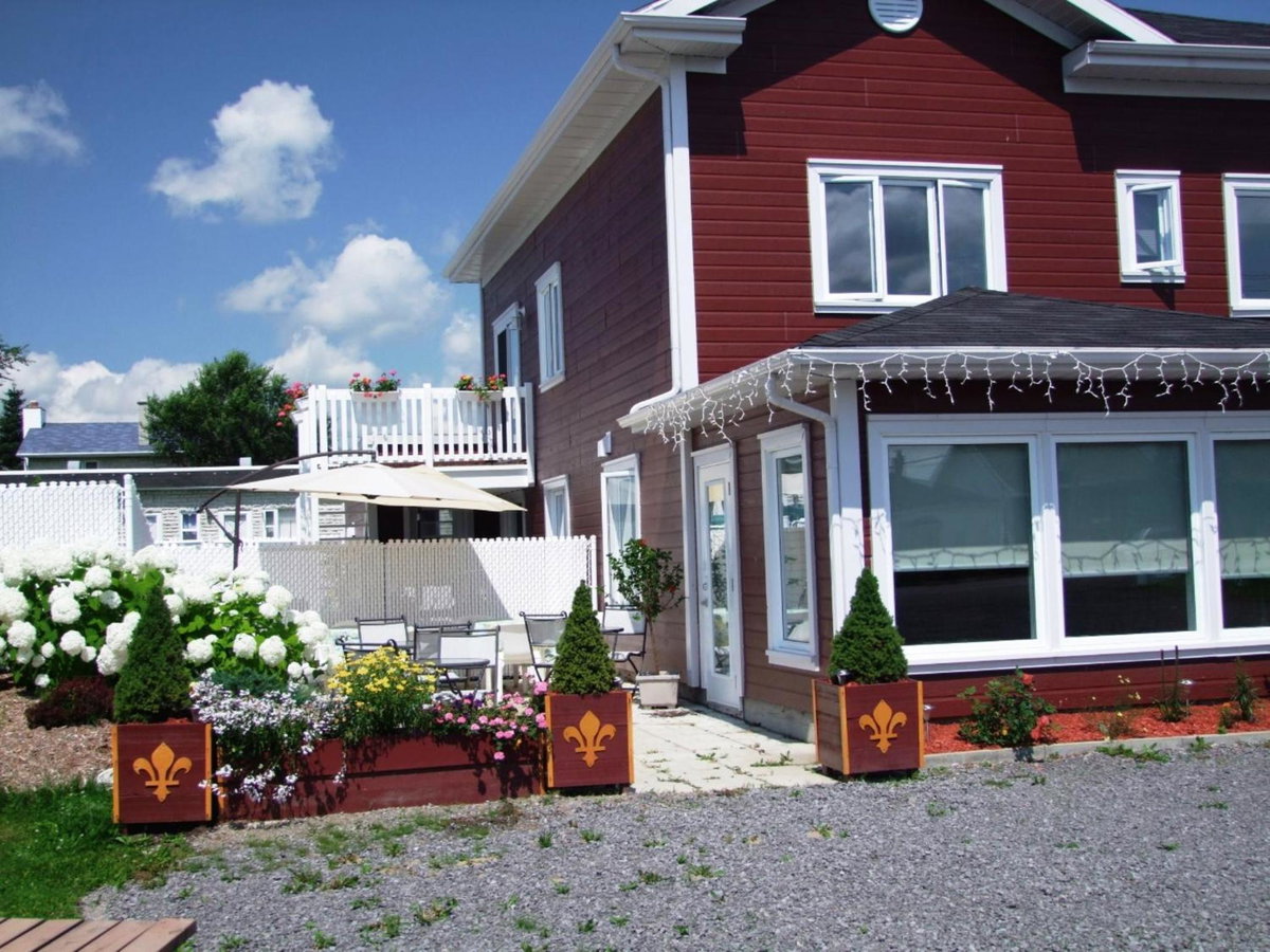 Motel Canadien, Canada