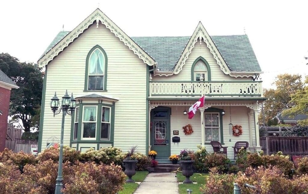 Bristow's Inn, Canada
