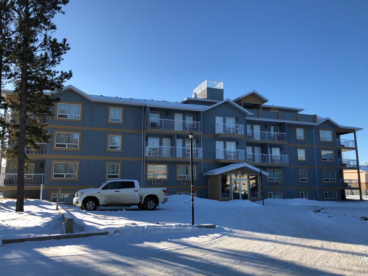 Hotel · Misty Mountain Inn & Suites, Grande Cache