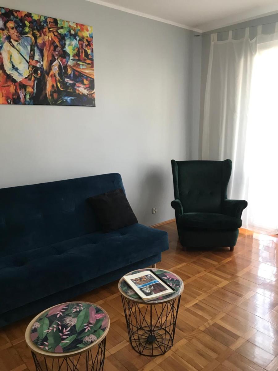 Apartament 18, Poland