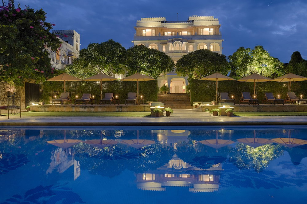 Hotel · Rawla Narlai, Desuri