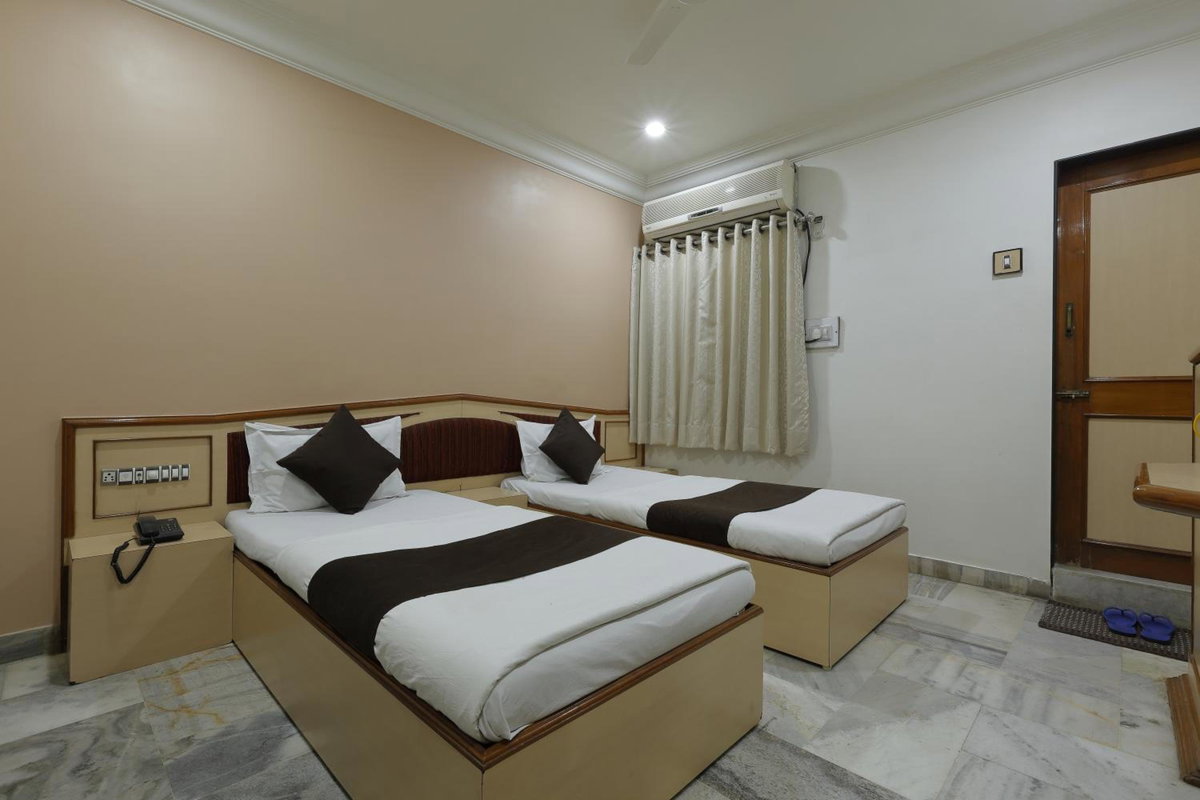 Hotel Good Night, Индия