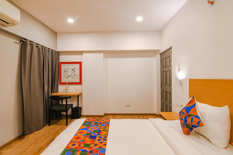 FabHotel Sayeeda International - 600m from Park Circus 7 Point, Kolkata, India