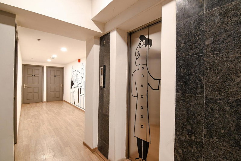 FabHotel Sayeeda International - 600m from Park Circus 7 Point, Kolkata, India