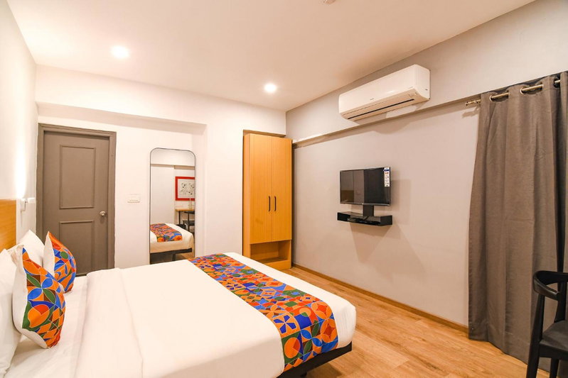 FabHotel Sayeeda International - 600m from Park Circus 7 Point, Kolkata, India