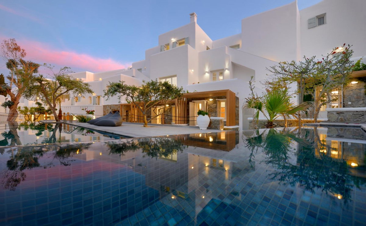 Petinos Hotel, Greece