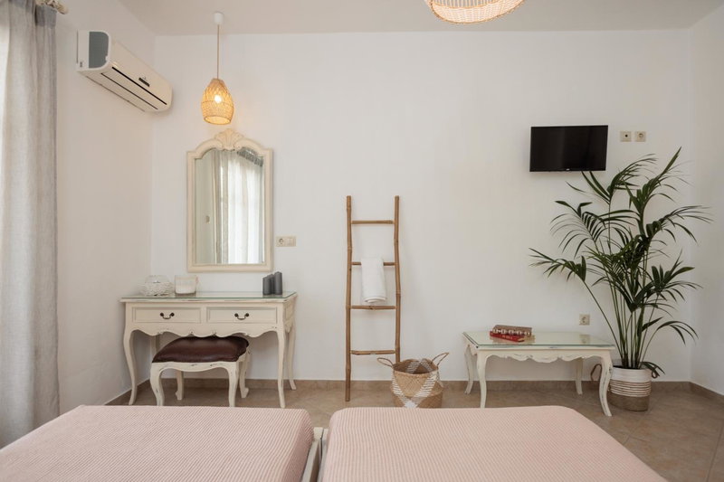 Maria's Rooms & Studios, Agia Anna Naxos, Greece