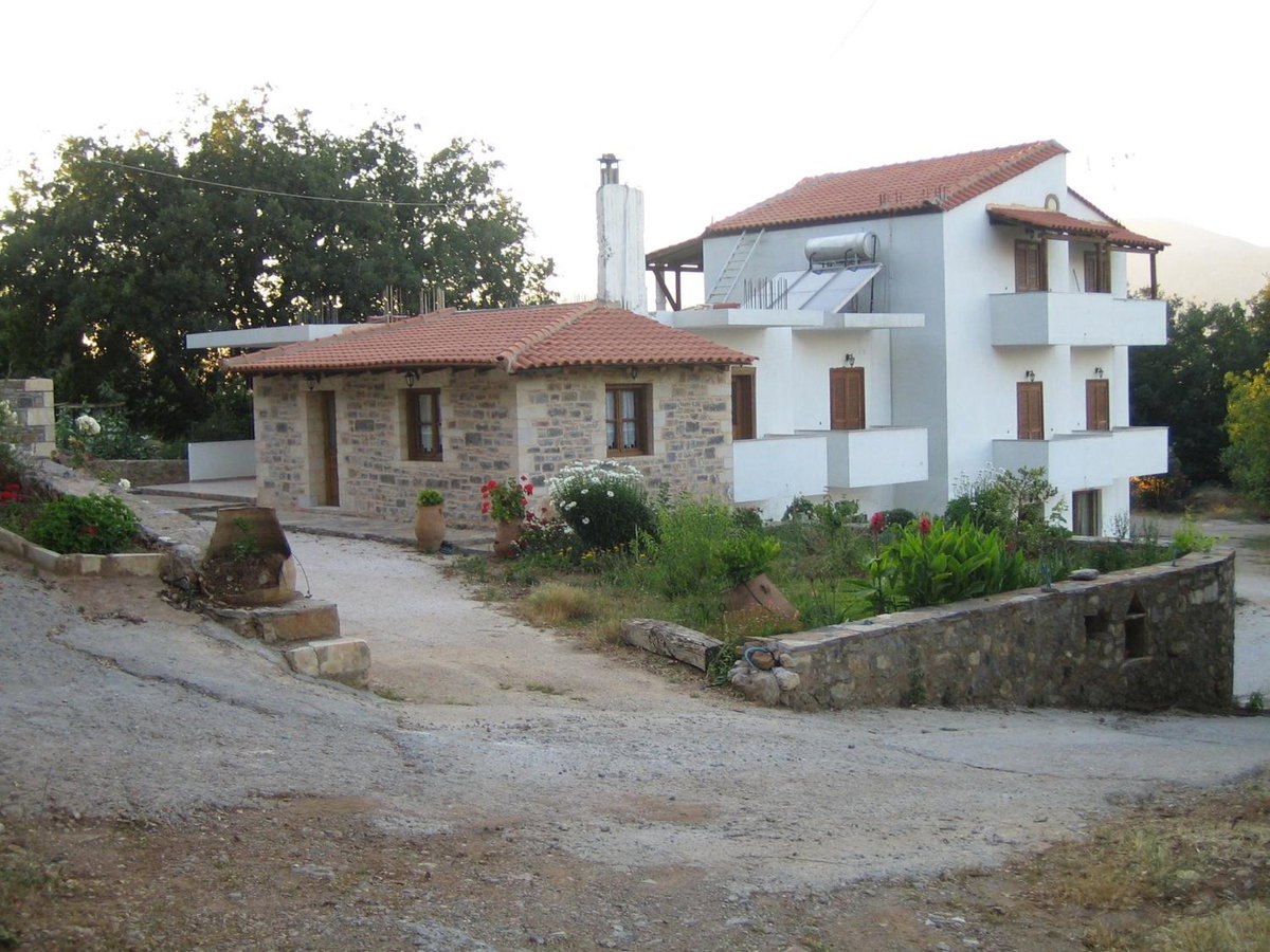 Hotel · Ellinospito, Axós