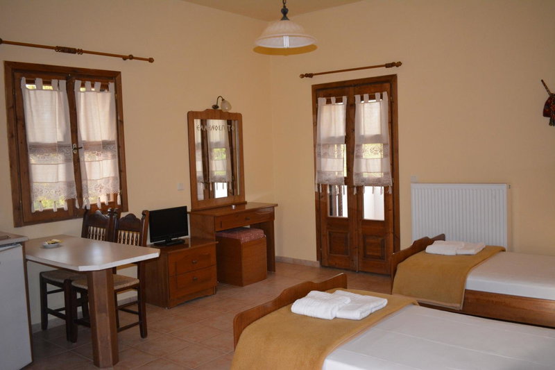 Ellinospito, Axós, Greece