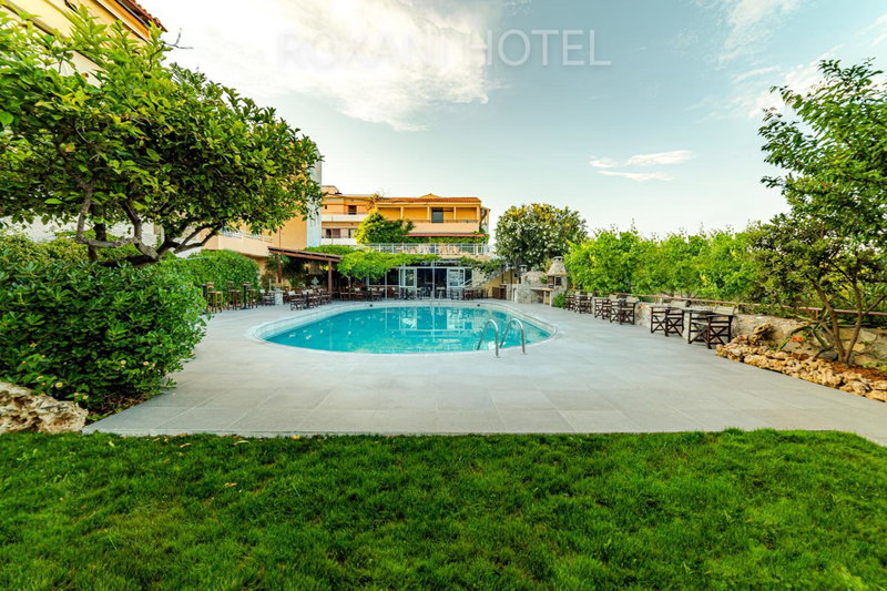 Roxani Hotel, Amoudara Herakliou, Greece