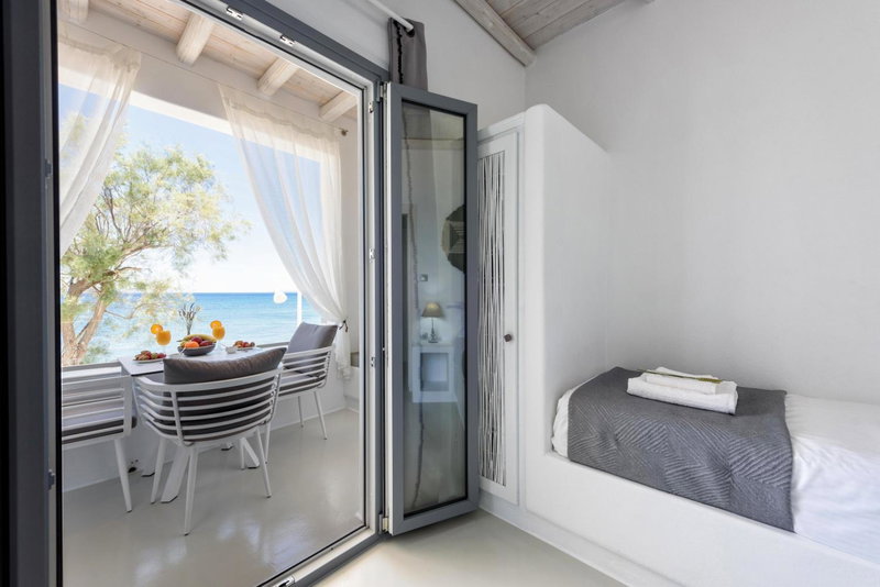 Blue Waves Suites & Apartments - To Kyma, Drios, Greece