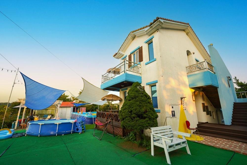Taean Haeyang Jungwon Pension, Südkorea