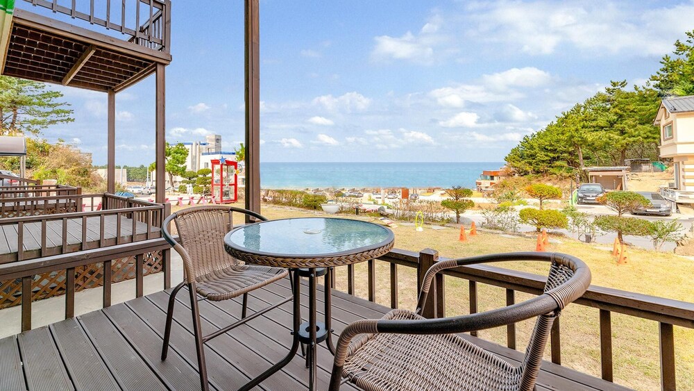 Hotel · Goseong Sea&star Pension, Goseong