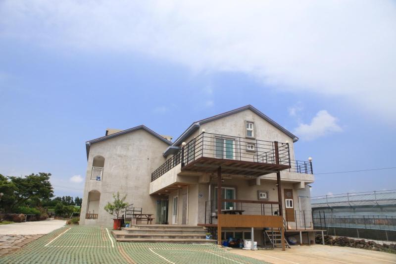 Sanbangsan Hot Spring Pension, Seogwipo, South Korea