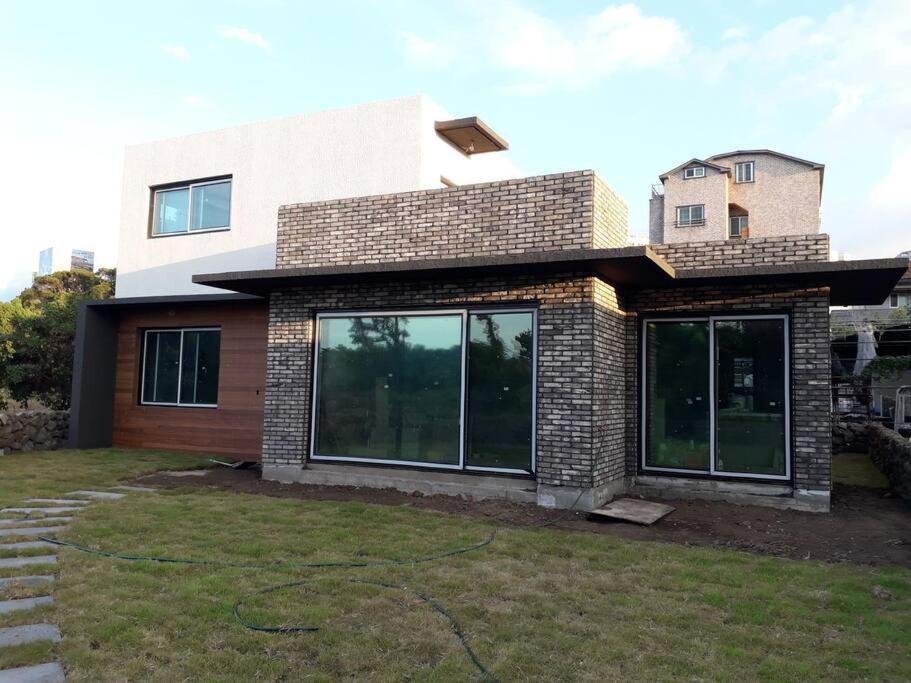 Sogobe Jeju House, South Korea