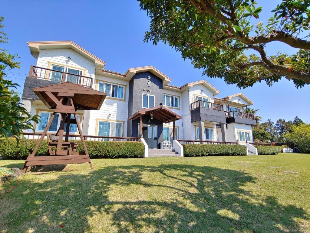 Hotel · Gyulhouse Pension, Seogwipo