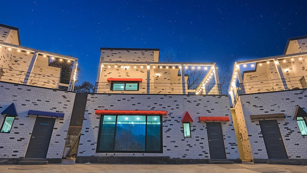 Gapyeong Ddel Poolvilla, South Korea