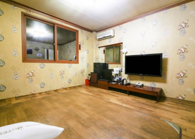 Whitehouse Motel, Seosan, South Korea
