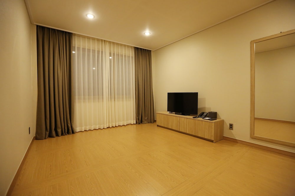 Palgong Emillia Hotel, South Korea