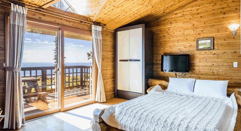 Long Beach Pension, Seogwipo, South Korea
