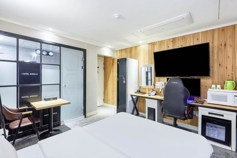 Avenue Hotel, Yonjin, South Korea