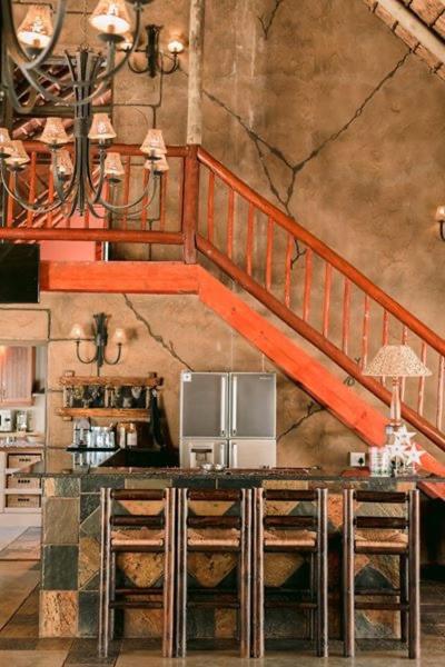 Tshukudiba Game Lodge, Tom Burke, South Africa