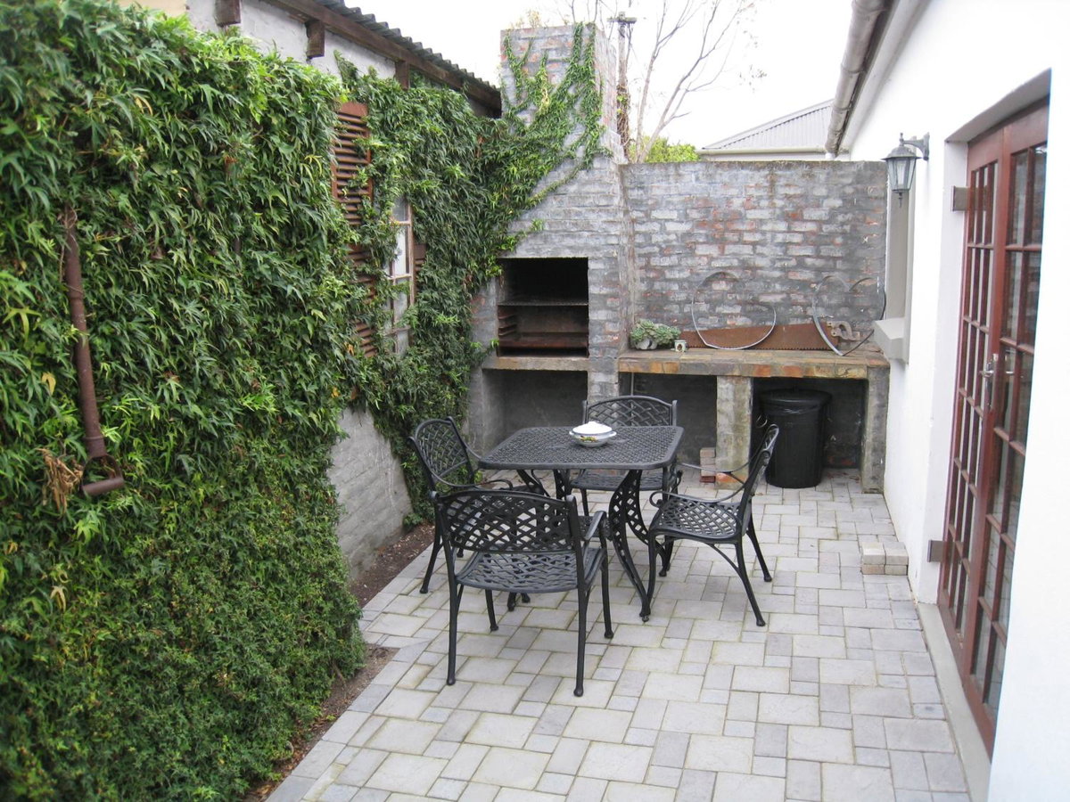 Hotel · Apple Cottages, George