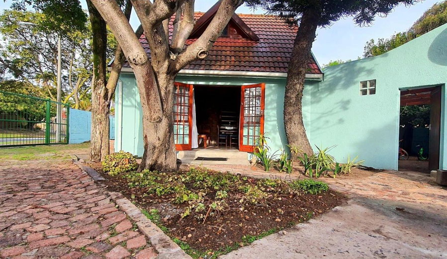 Cozy Cottage +/- 500m from the beach, Cape Town, South Africa