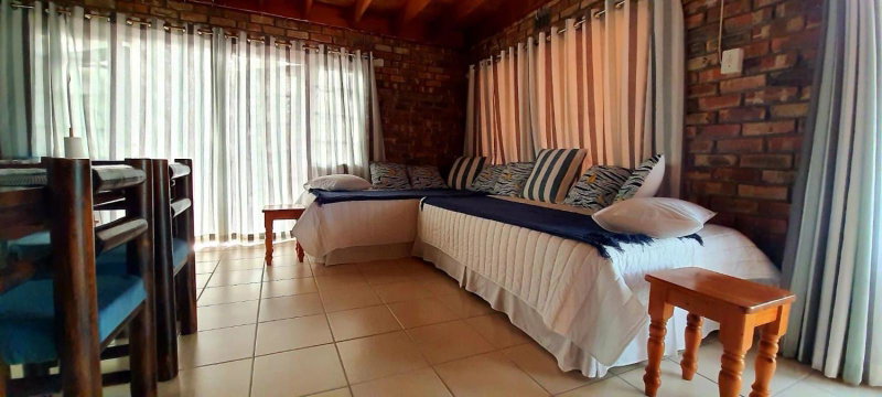 Cozy Cottage +/- 500m from the beach, Cape Town, South Africa