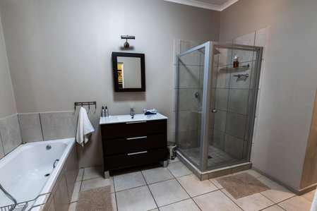 Migdash Guesthouse, Hartbeespoort, South Africa
