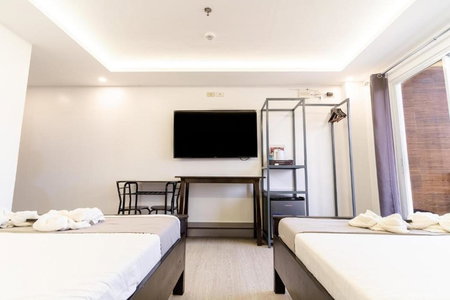 Spotlight Hotel near Hundred Islands Wharf, Alaminos, Philippines