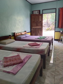 Xylla Guesthouse, Ytaya, Philippines
