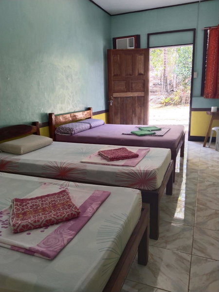 Xylla Guesthouse, Ytaya, Philippines