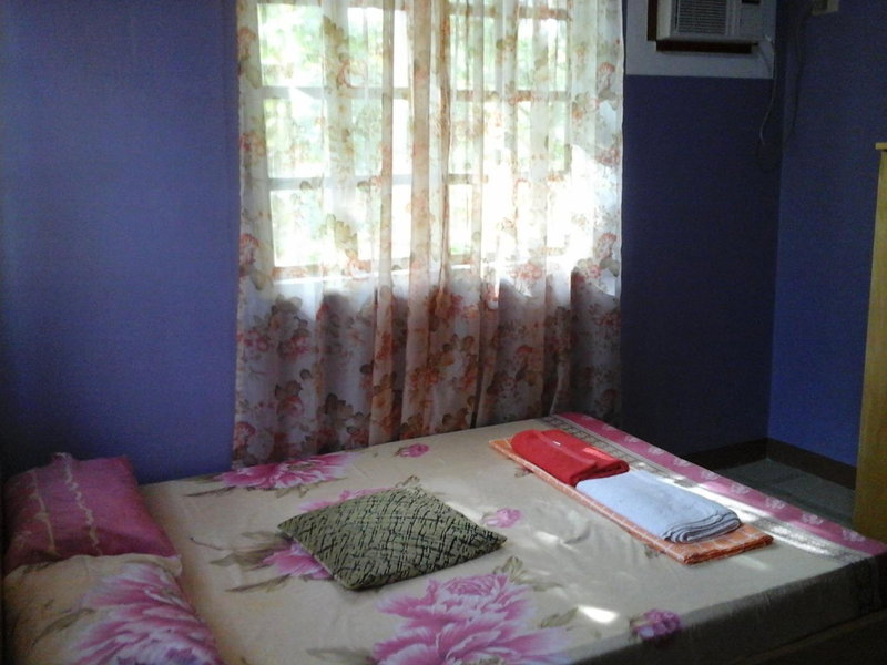 Xylla Guesthouse, Ytaya, Philippines
