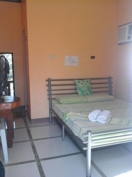 Xylla Guesthouse, Ytaya, Philippines