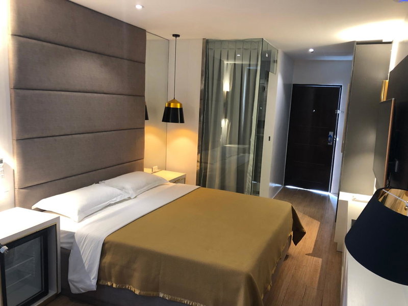 Apollonia Royale Hotel, Angeles, Philippines