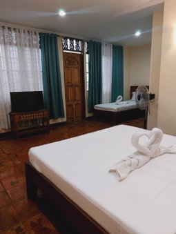 Makabata Guesthouse & Cafe, Manila, Philippines