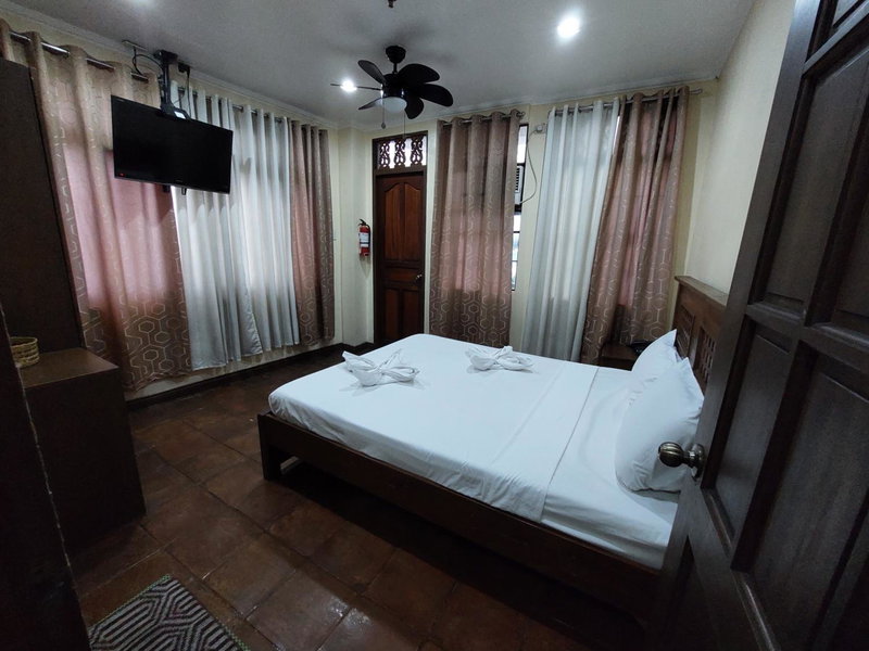 Makabata Guesthouse & Cafe, Manila, Philippines